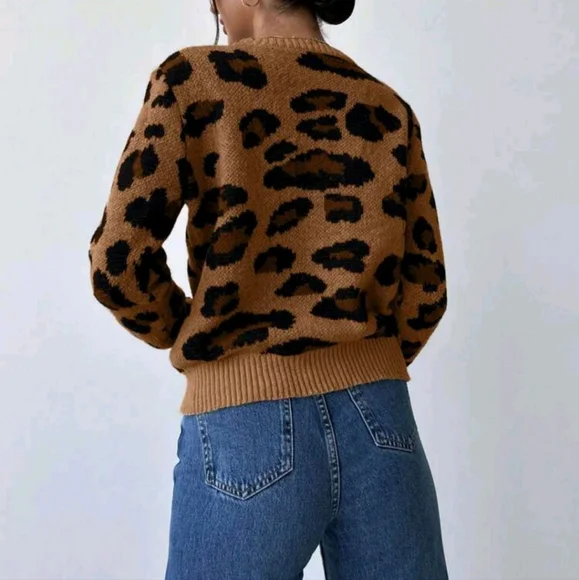 Women Vintage Chic Leopard Print Oversized Loose Knit Sweater, Warm & Stylish - Picture 2 of 4